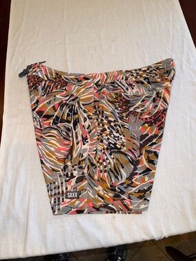 Saxx Multicolor Abstract Zip Pouch in Coral, Gray & Tan SZ 38